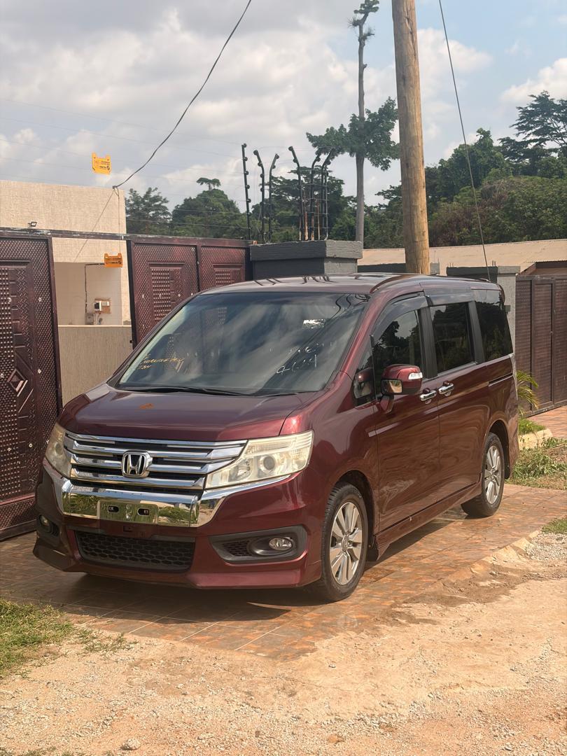 Honda stepwagn 2013 sport